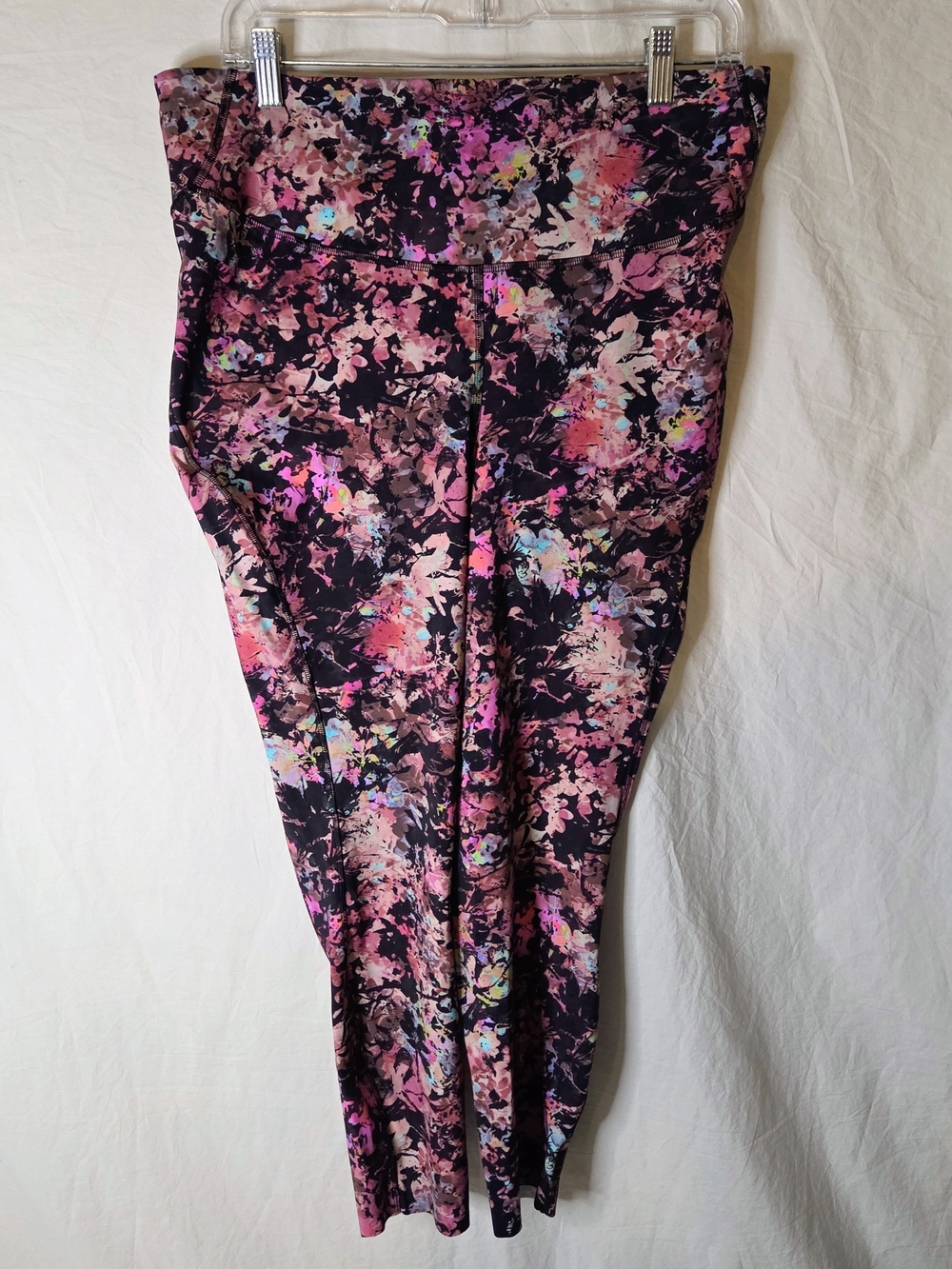 Lululemon W5DNRS Base Pace High Rise Tight 25" Stencil Blossom Red Multi 14 NWOT